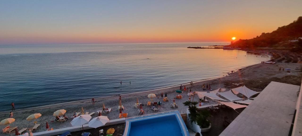 Sea&Sun&Sand Luxury Apartment In Durrës Kültér fotó